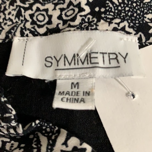 Cute black and white rayon top Symmetry brand Med - Picture 3 of 4